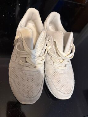 Asics Casual Suede Sneakers in Cream